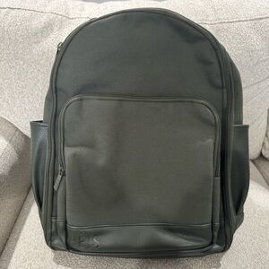 BÉIS The Travel Backpack in Evergreen EUC